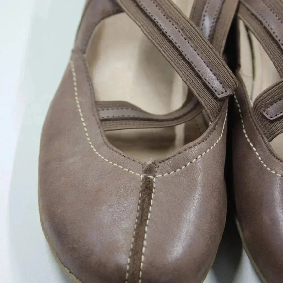 Blondo Small Wedge Leather Upper Ballet Flats w/ 2 Elastic Cross Straps Sze 7.5W - Picture 3 of 15